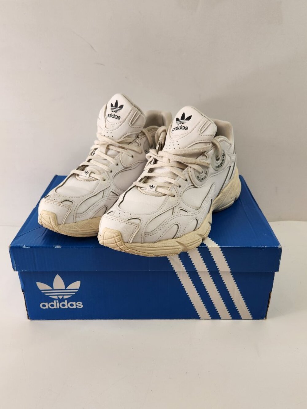 adidas Astir Womens White Sneakers Size 8 1/2 GX8549 w/ Box